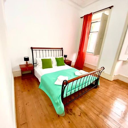 Artdeco Chiado 4 - Large Comfortable Double Room With Shared Bathroom ลิสบอน ภายนอก รูปภาพ