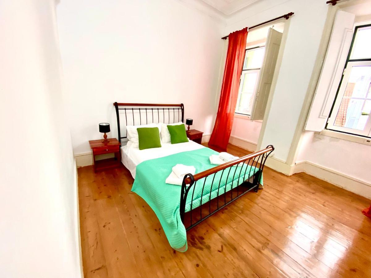 Artdeco Chiado 4 - Large Comfortable Double Room With Shared Bathroom ลิสบอน ภายนอก รูปภาพ