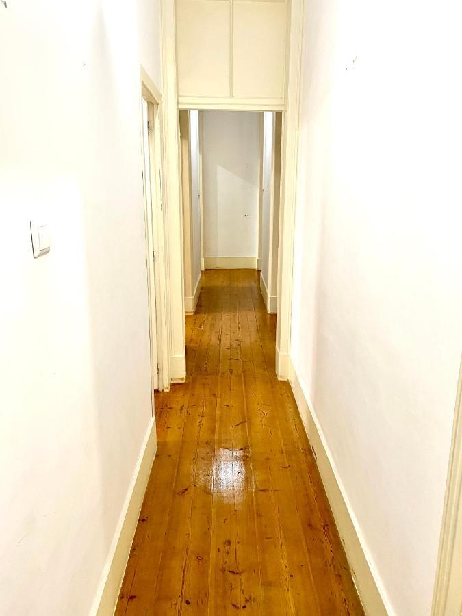 Artdeco Chiado 4 - Large Comfortable Double Room With Shared Bathroom ลิสบอน ภายนอก รูปภาพ